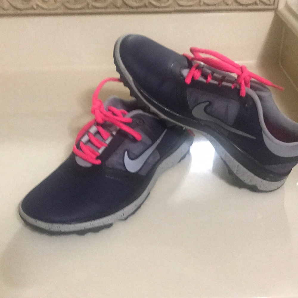 Never worn dark plum/gray Nike tennis shoes